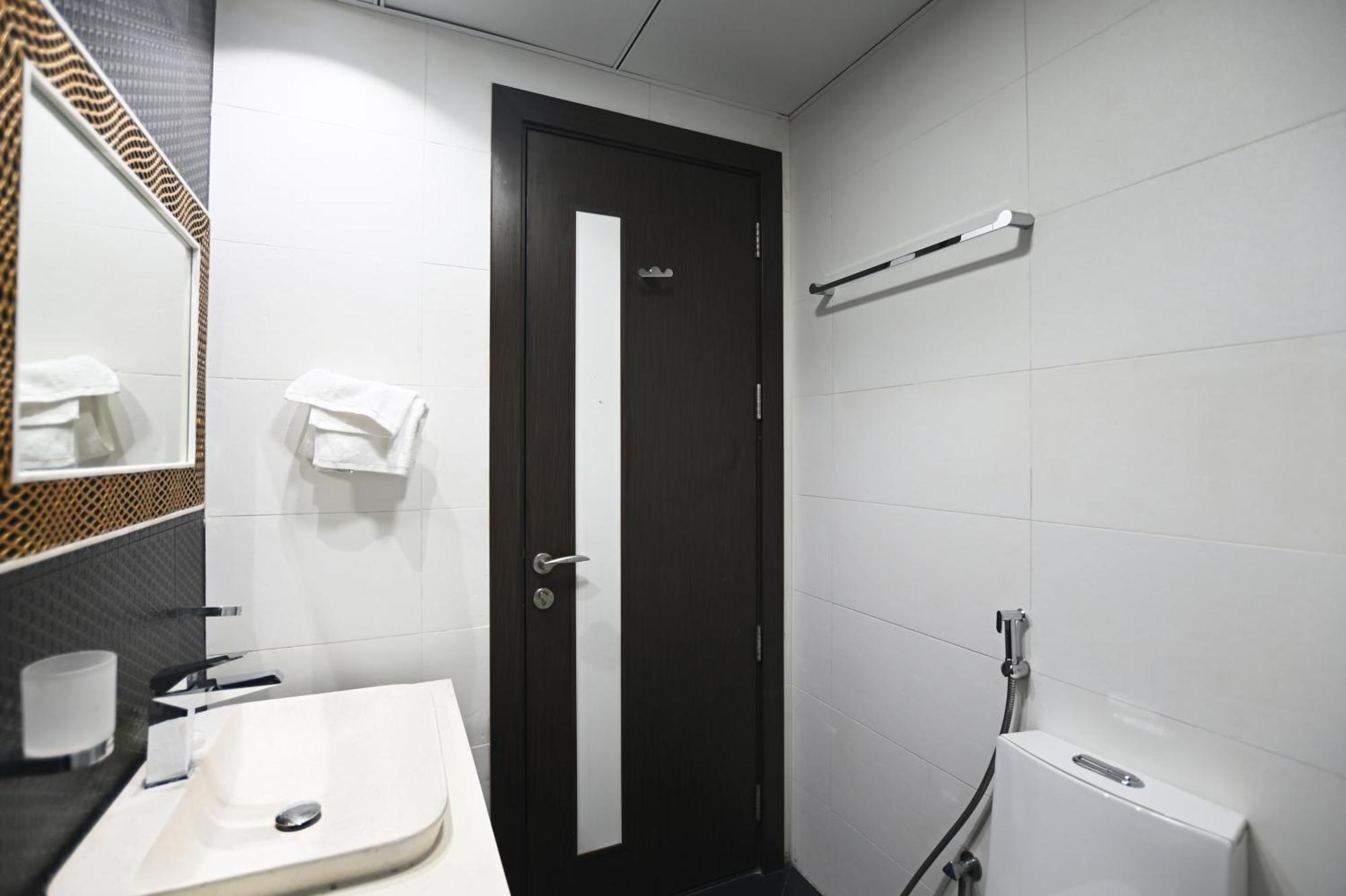 Brown Stone - Bayz & Burj Khalifa View Apartment Dubai