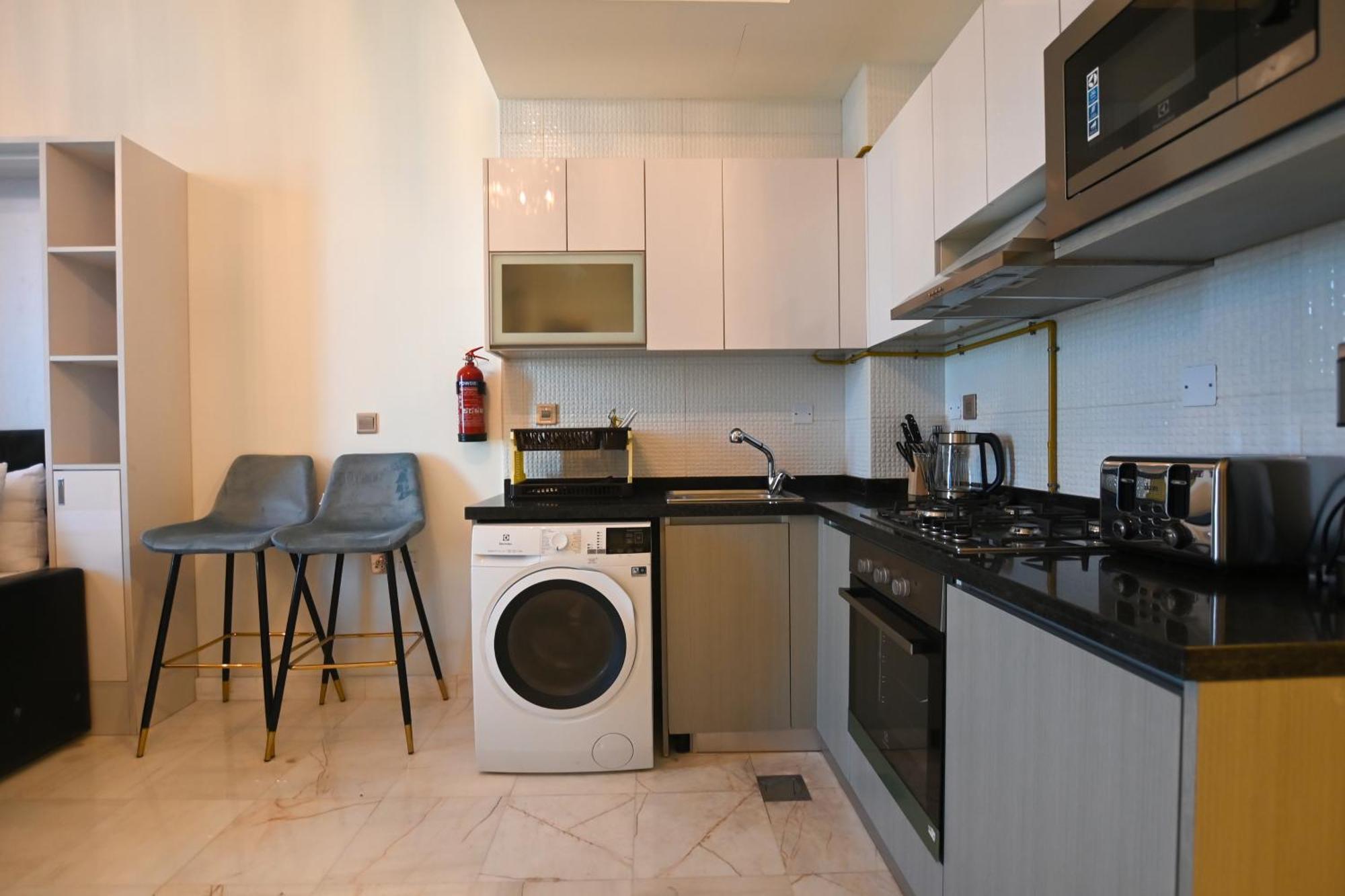 Brown Stone - Bayz & Burj Khalifa View Apartment *