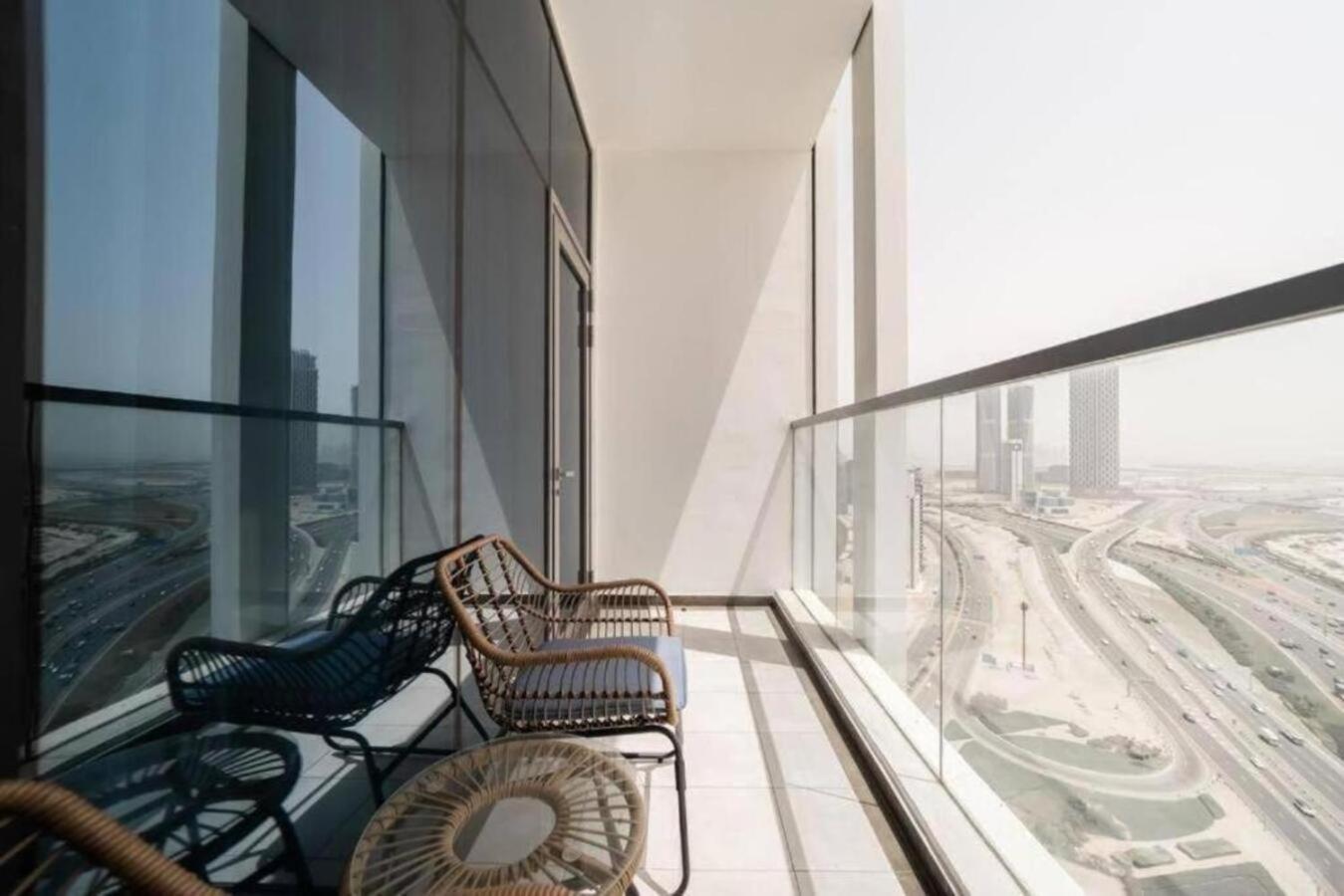Brown Stone - Bayz & Burj Khalifa View Apartment *